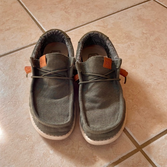 Hey Dude slip ons - Picture 1 of 3